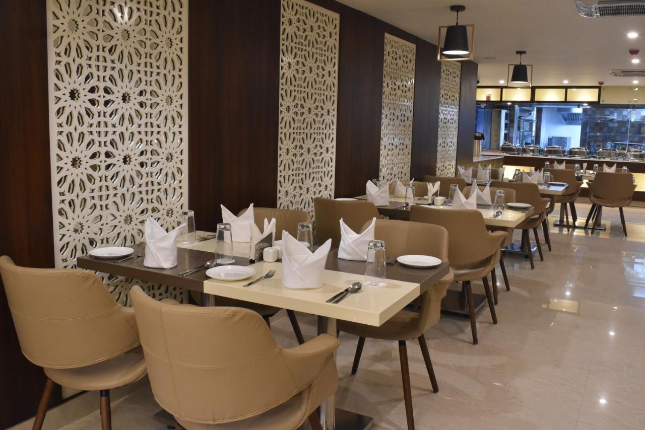 Ss Lumina Hotel Bengaluru Zewnętrze zdjęcie